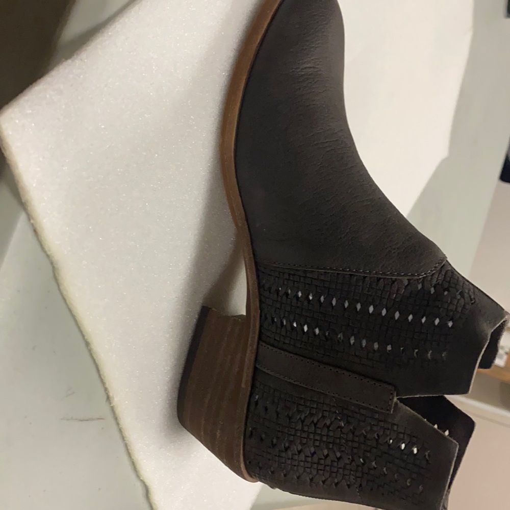 New Vince Camuto low boots